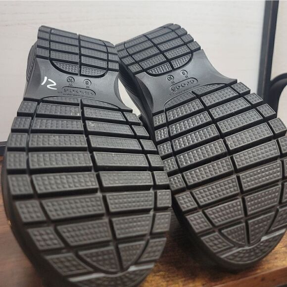 CROCS Mega Crush Sandals - Picture 11 of 14